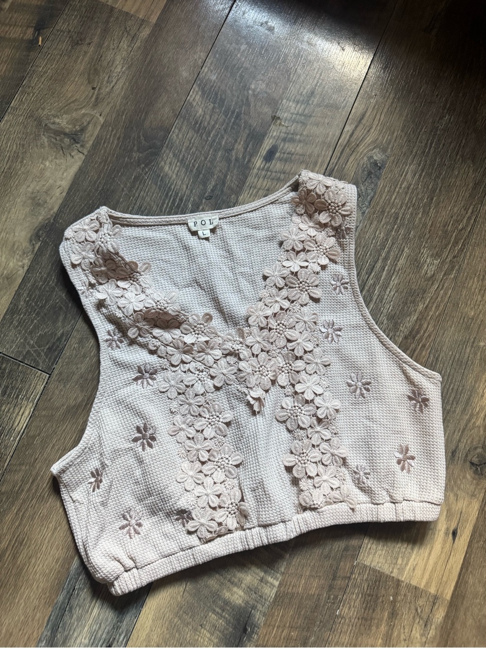 POL Oatmeal Pink Cropped Floral Appliqué Tank